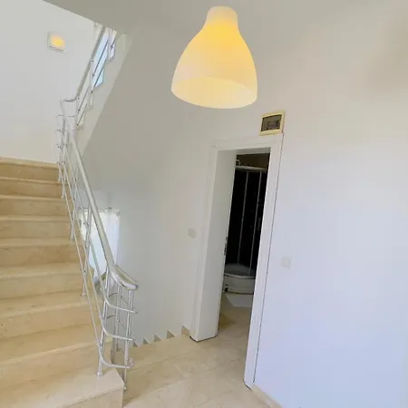 Villa Cozy 4br With Pool In Kadriyebelek