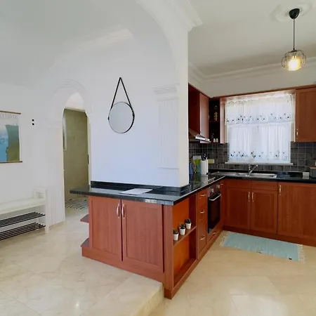 Villa Cozy 4br With Pool In Kadriyebelek *